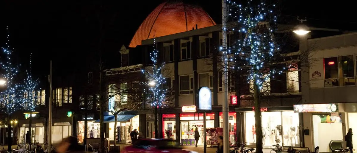 Het centrum van Beverwijk in de avond