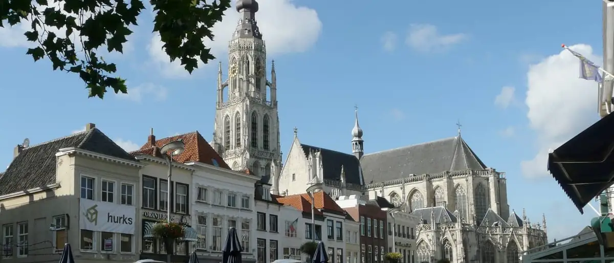 De Grote Markt met de Grote Kerk in Breda