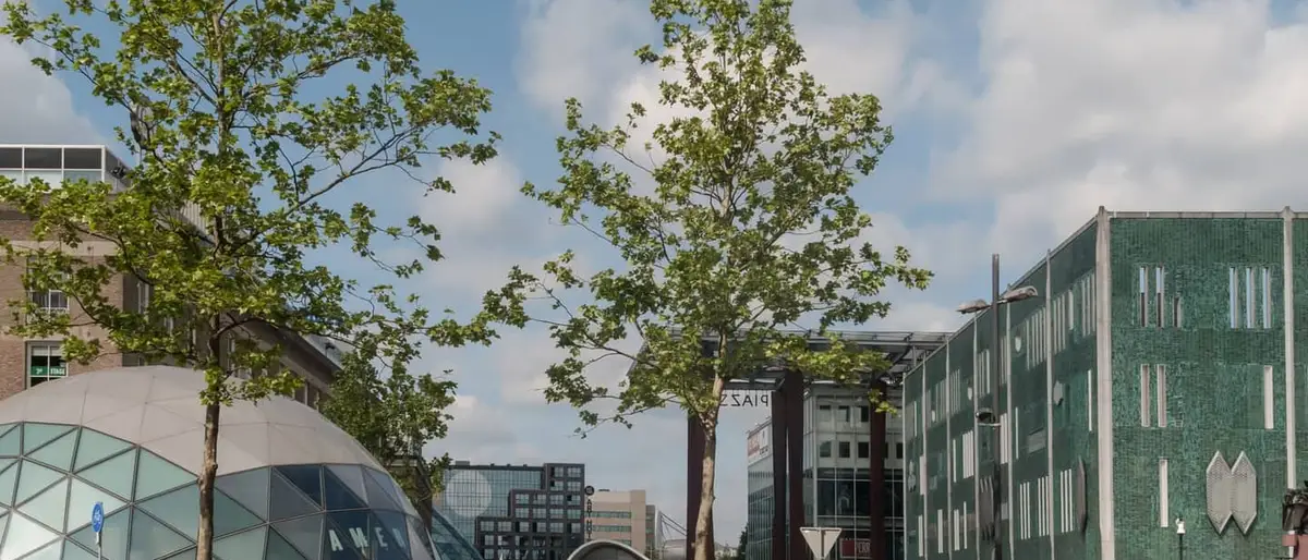 Modern Eindhoven met De Blob aan het Stadhuisplein