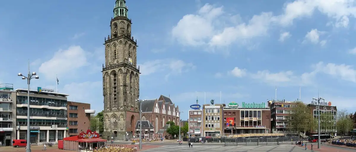 De Martinitoren aan de Grote Markt in Groningen