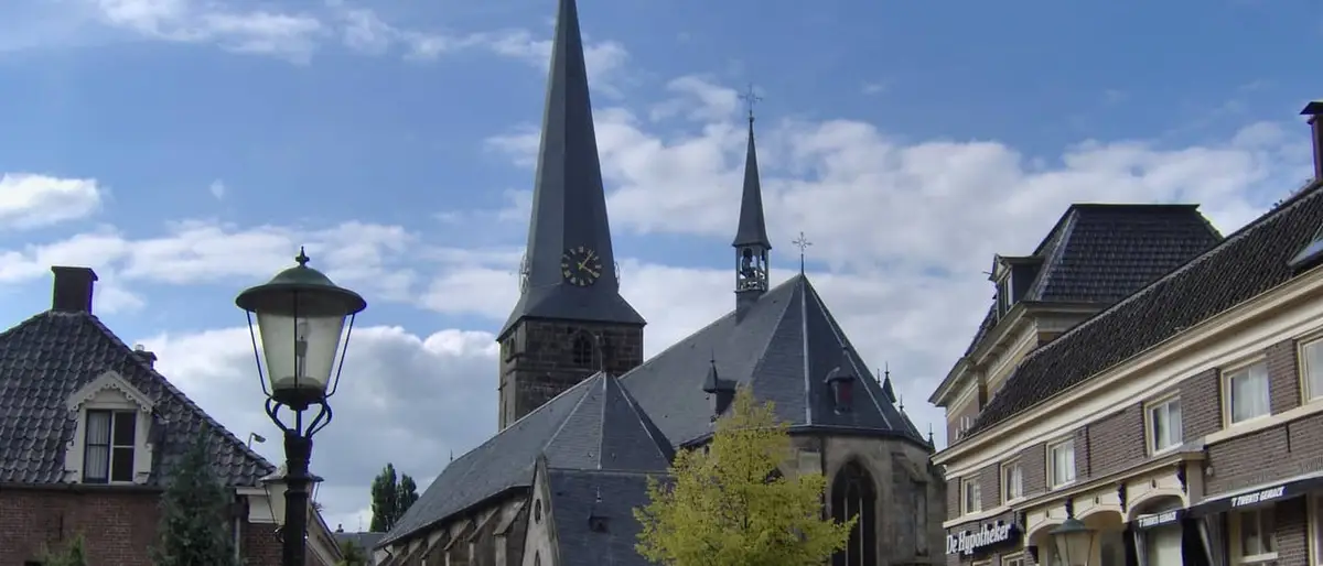 De kerk in het centrum van Haaksbergen