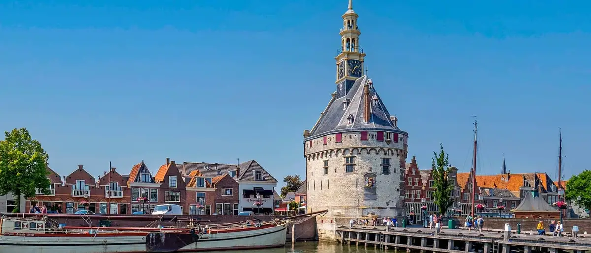 De Hoofdtoren aan de haven van Hoorn