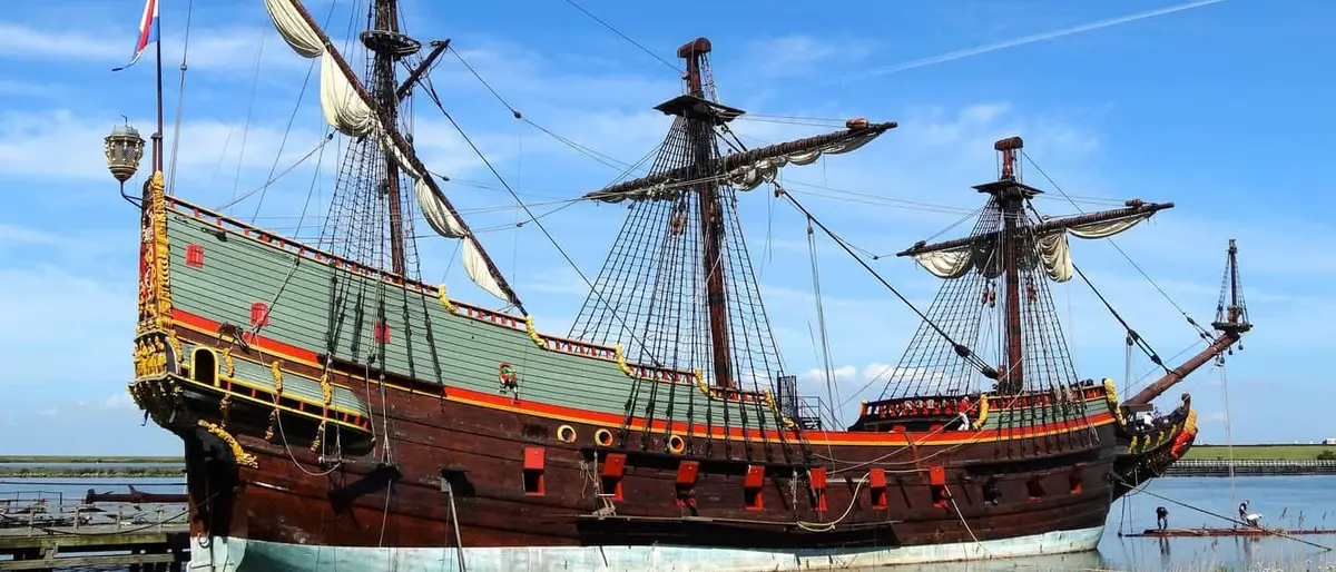 Het VOC-schip Batavia bij Batavialand in Lelystad