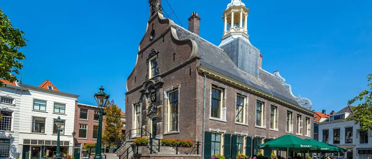 Het historische centrum van Schiedam met terras