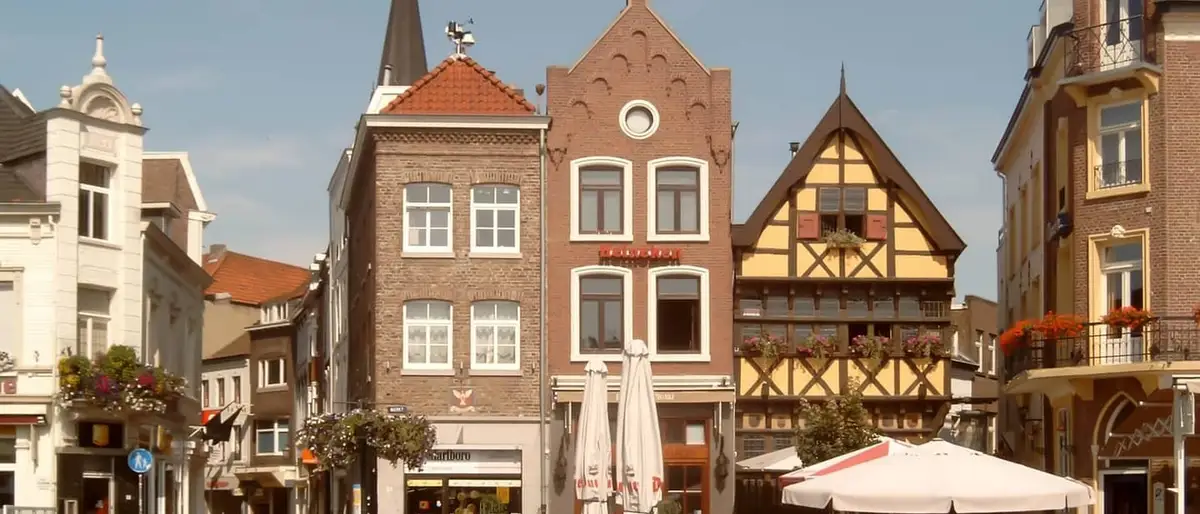 De Markt in Sittard met terras