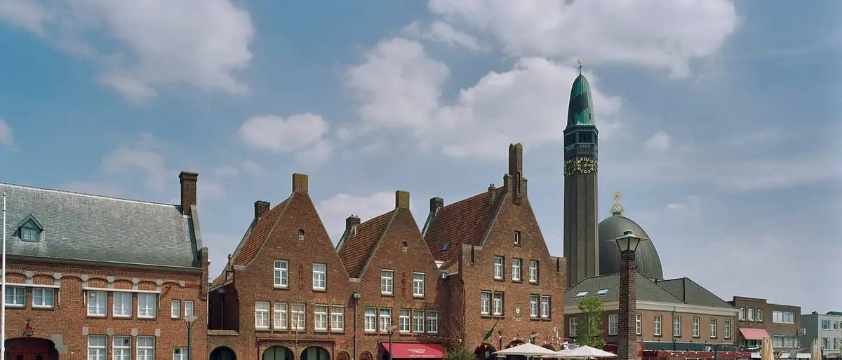 Het centrum van Waalwijk met het stadhuis