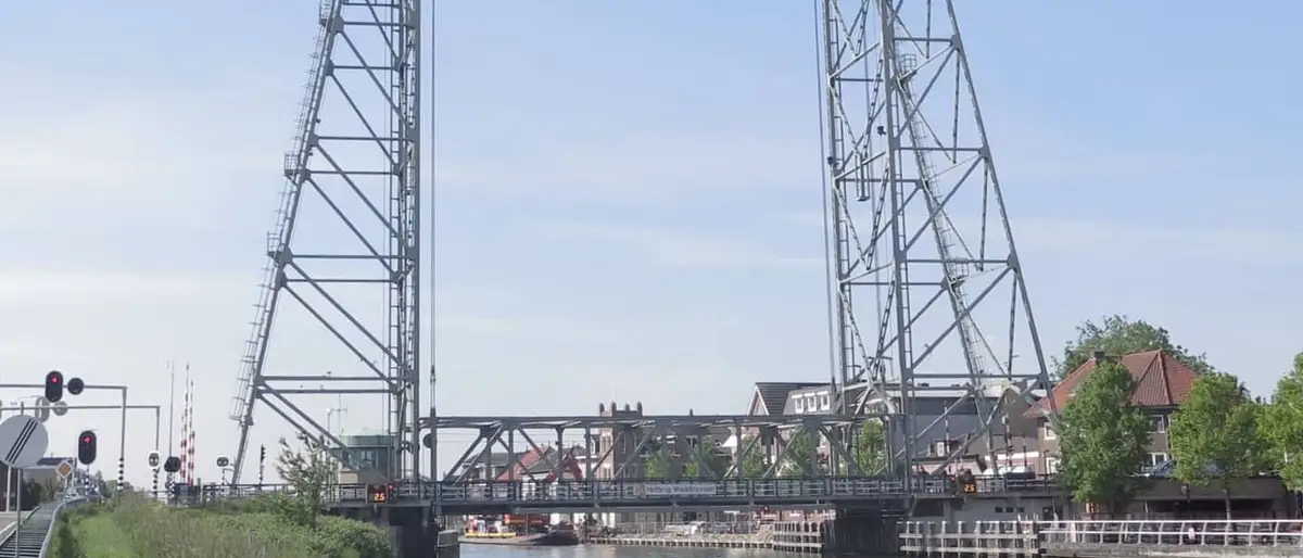 Een hefbrug over de Gouwe bij Waddinxveen