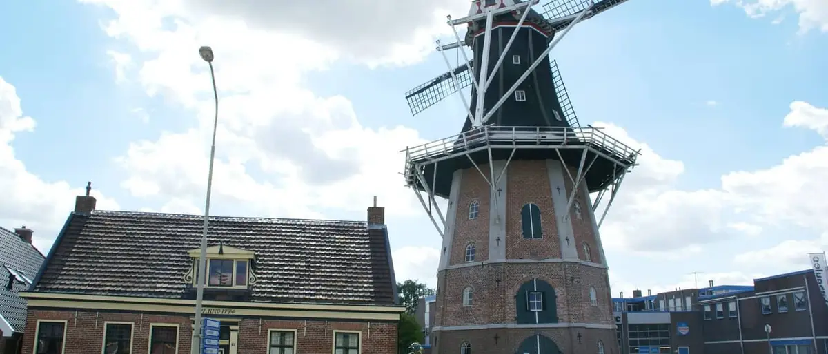 Een windmolen in het centrum van Winschoten
